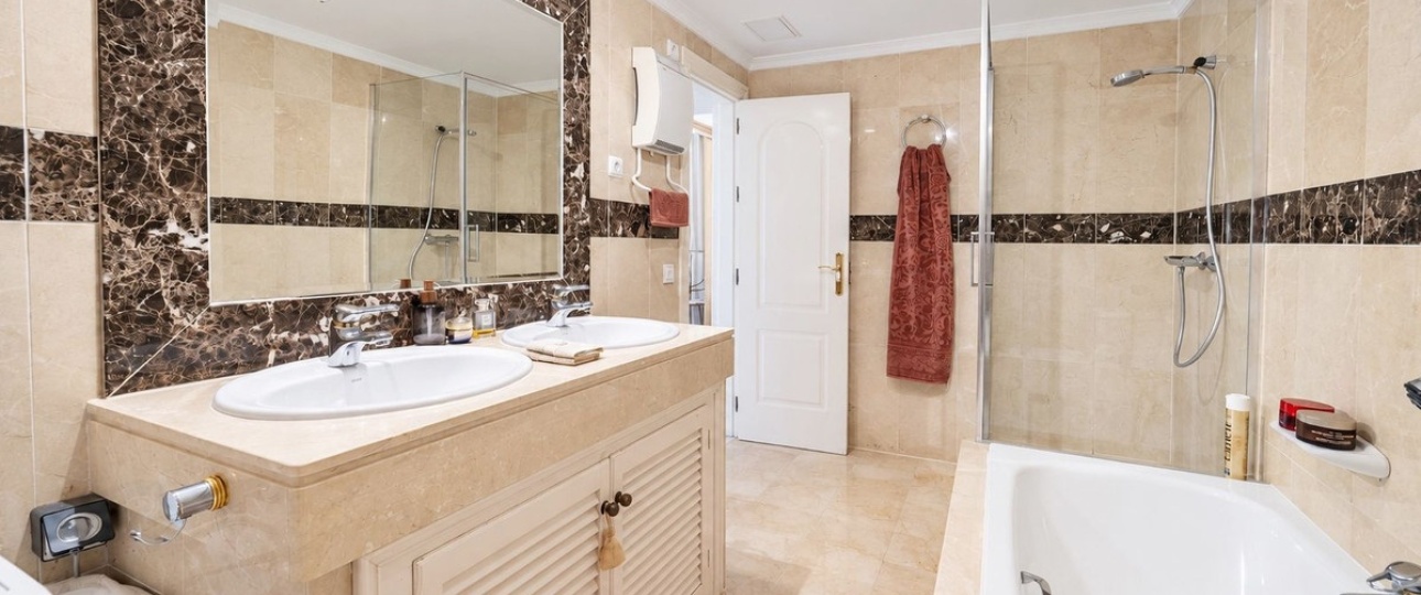 Resale - apartment - Marbella - Elviria