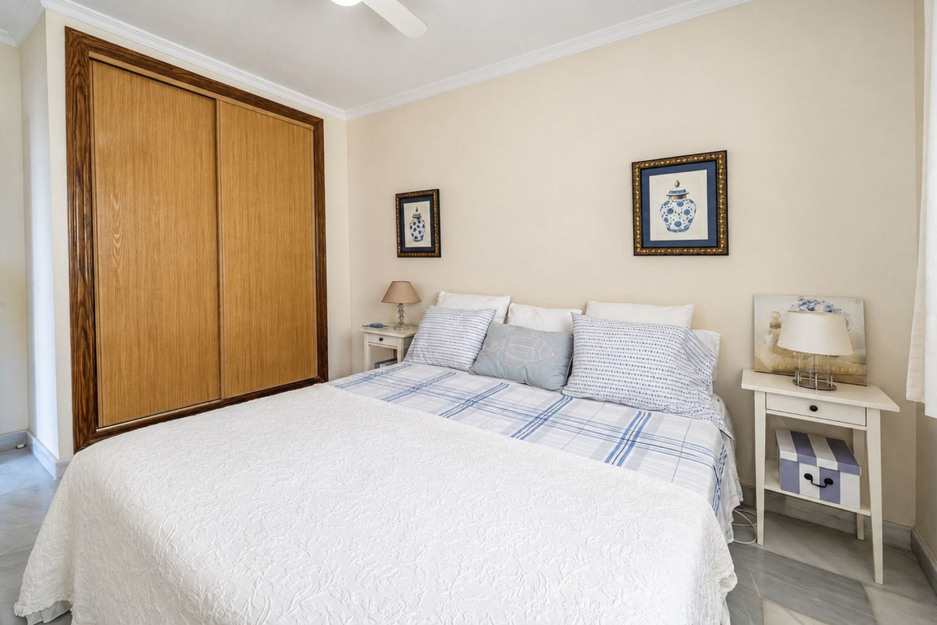 Resale - apartment - Marbella - Elviria