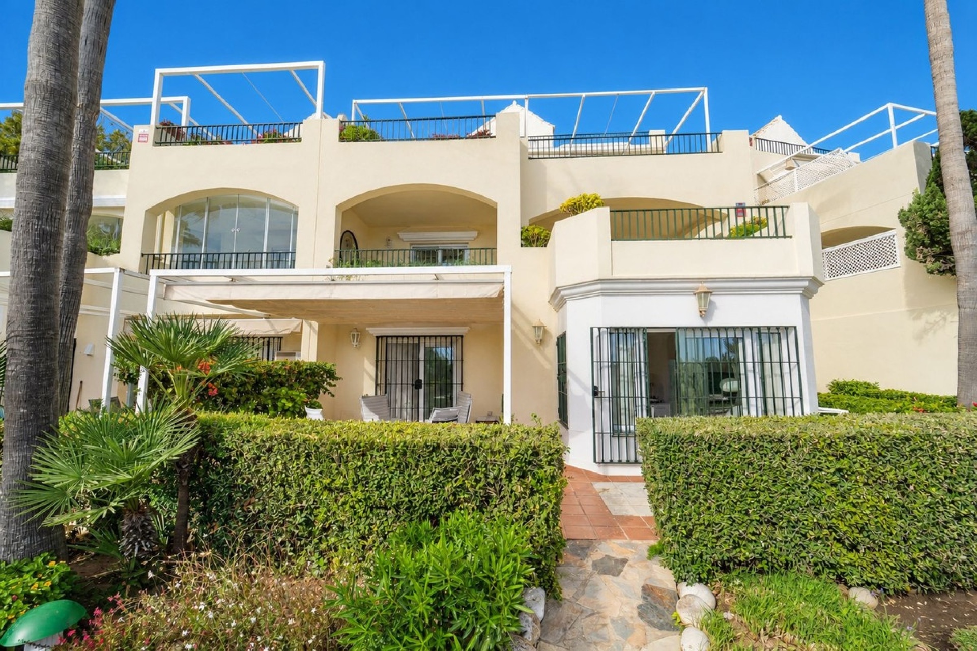Resale - apartment - Marbella - Elviria