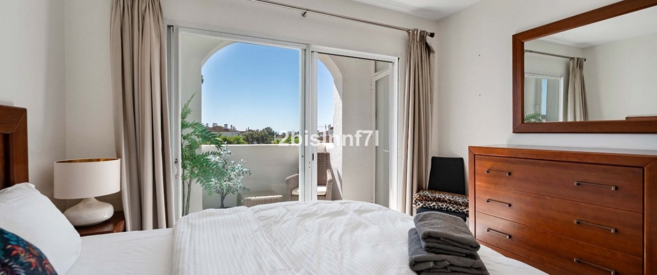 Resale - apartment - Marbella - Elviria