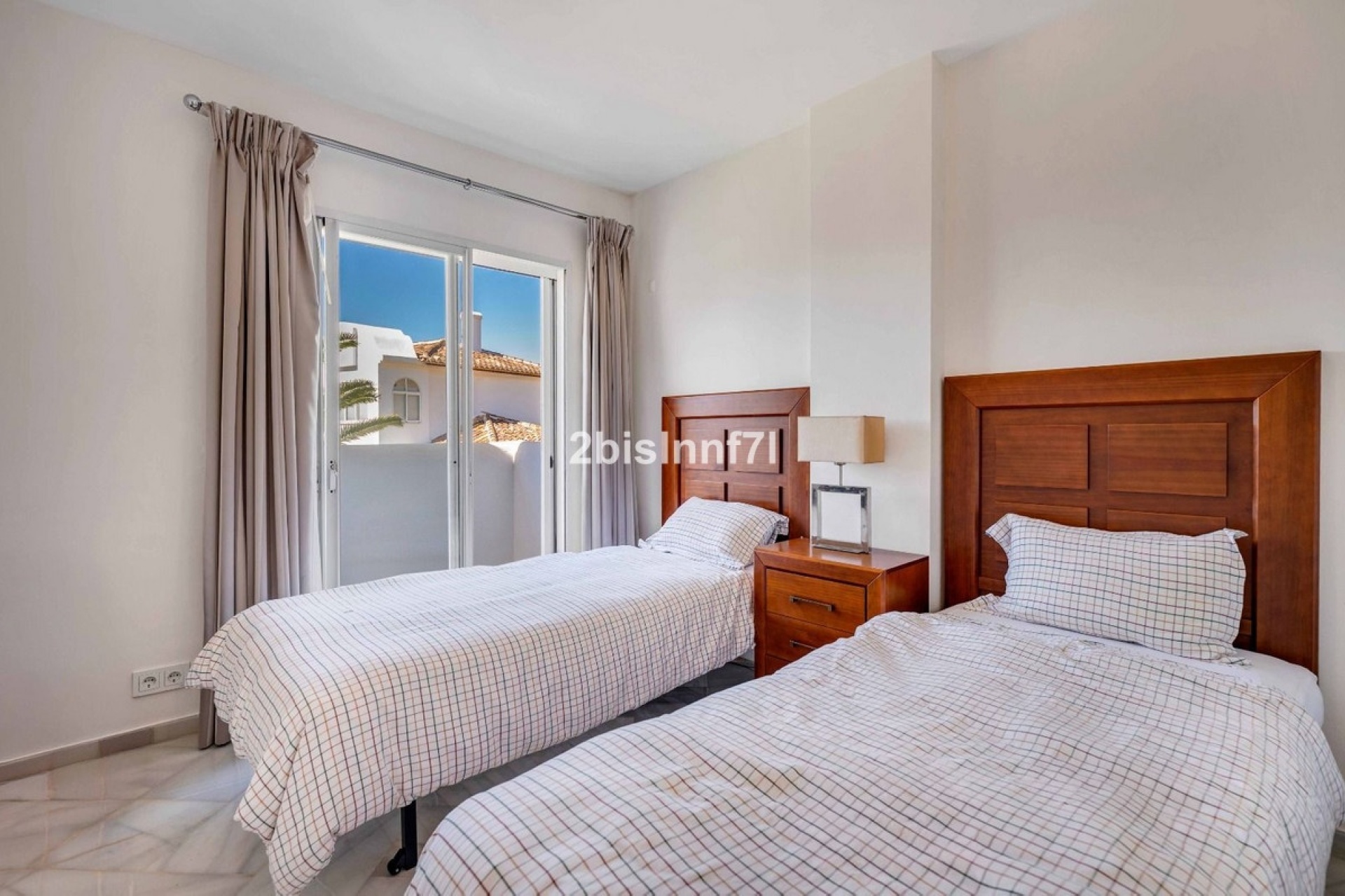 Resale - apartment - Marbella - Elviria