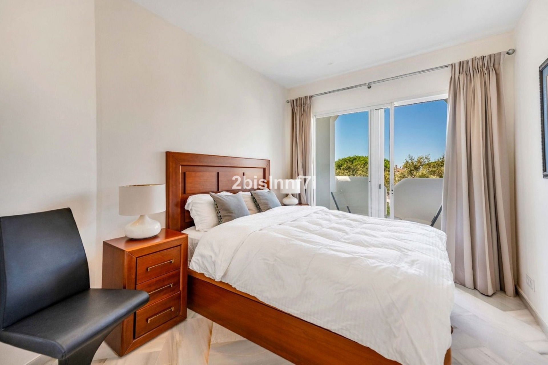 Resale - apartment - Marbella - Elviria