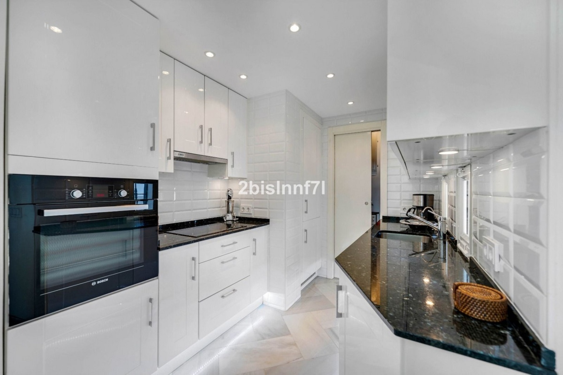 Resale - apartment - Marbella - Elviria
