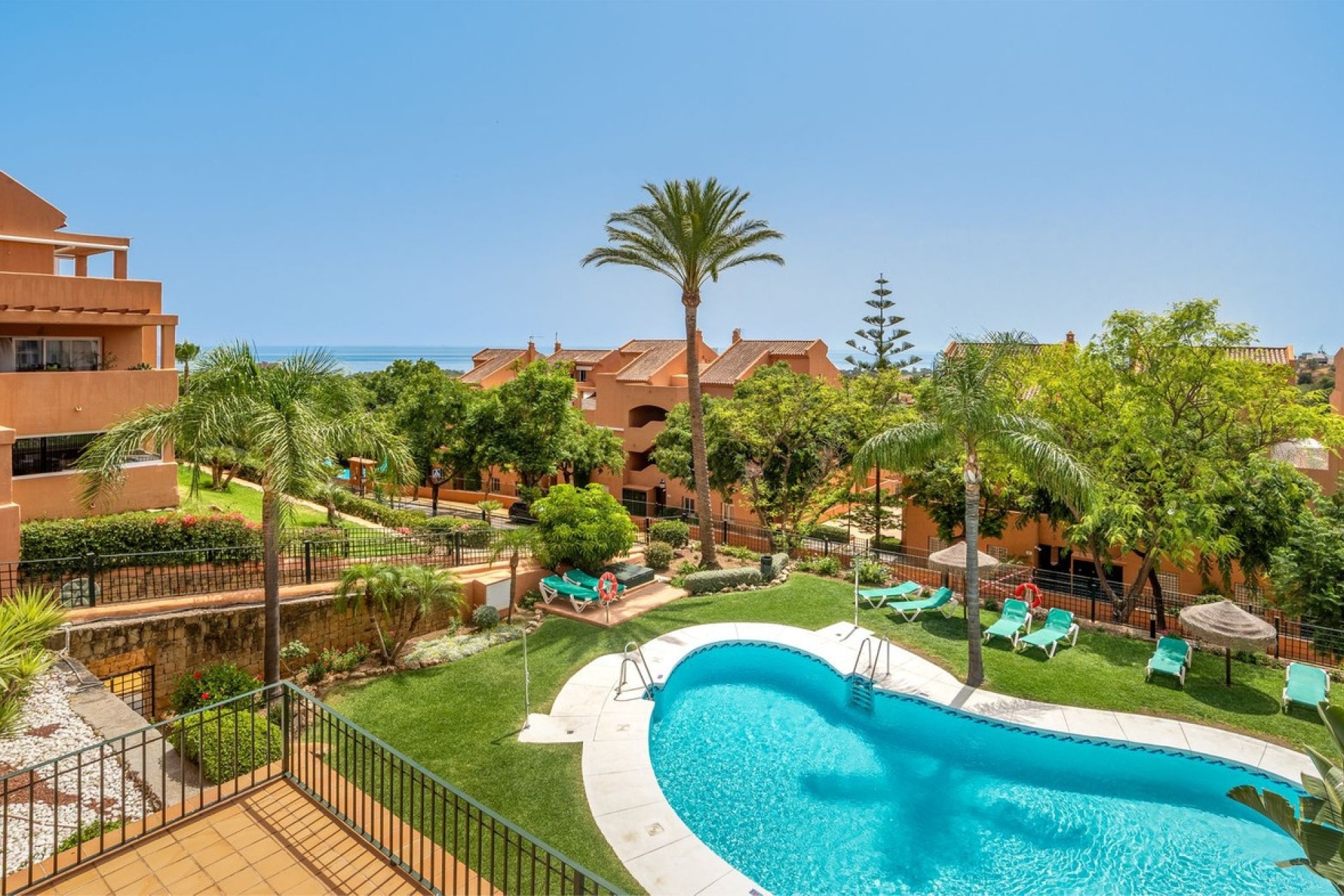 Resale - apartment - Marbella - Elviria