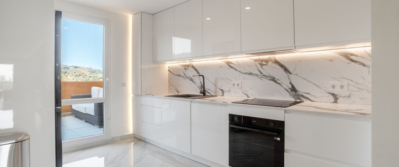 Resale - apartment - Marbella - Elviria