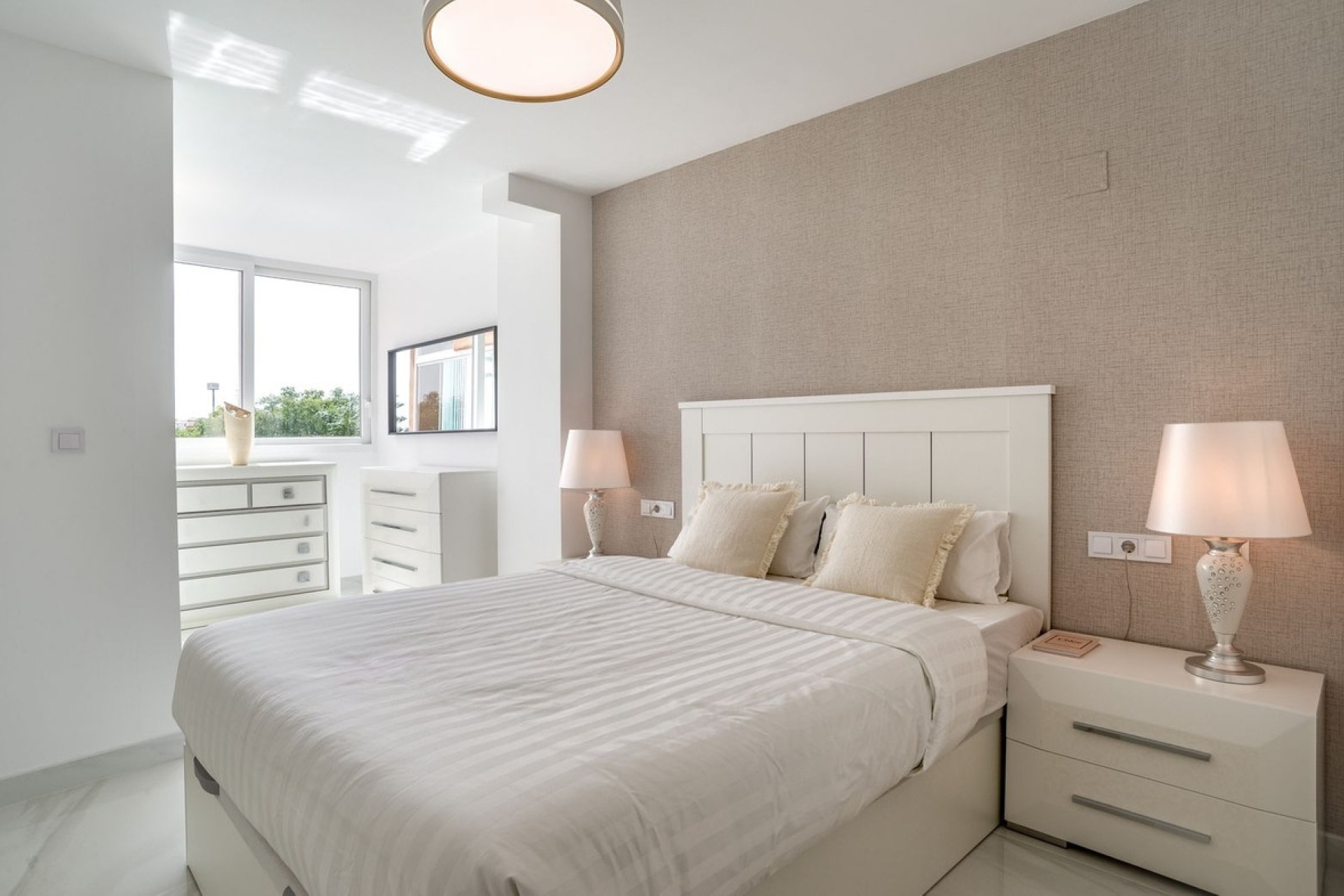 Resale - apartment - Marbella - Elviria