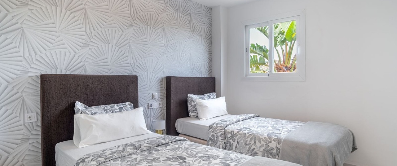 Resale - apartment - Marbella - Elviria