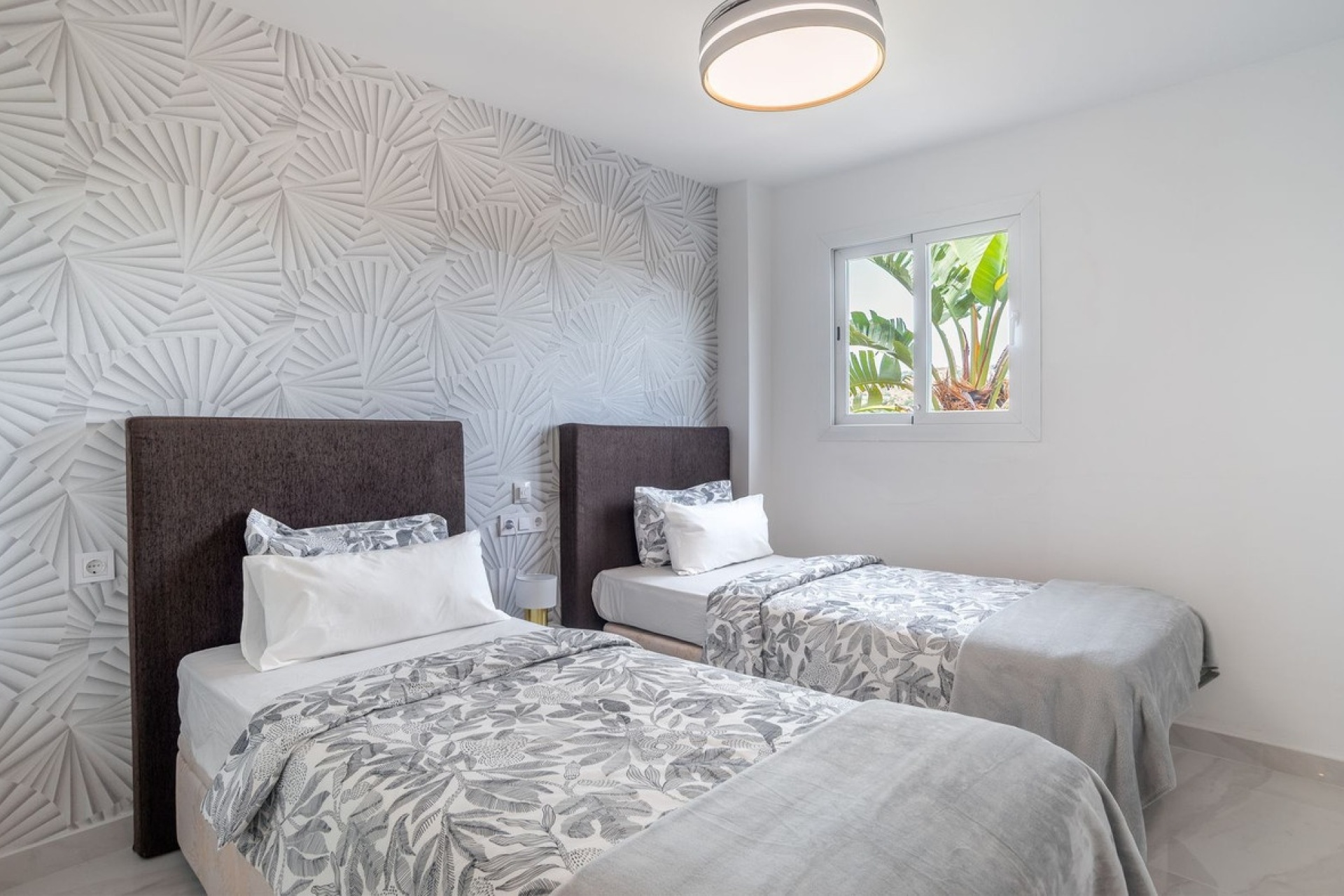 Resale - apartment - Marbella - Elviria