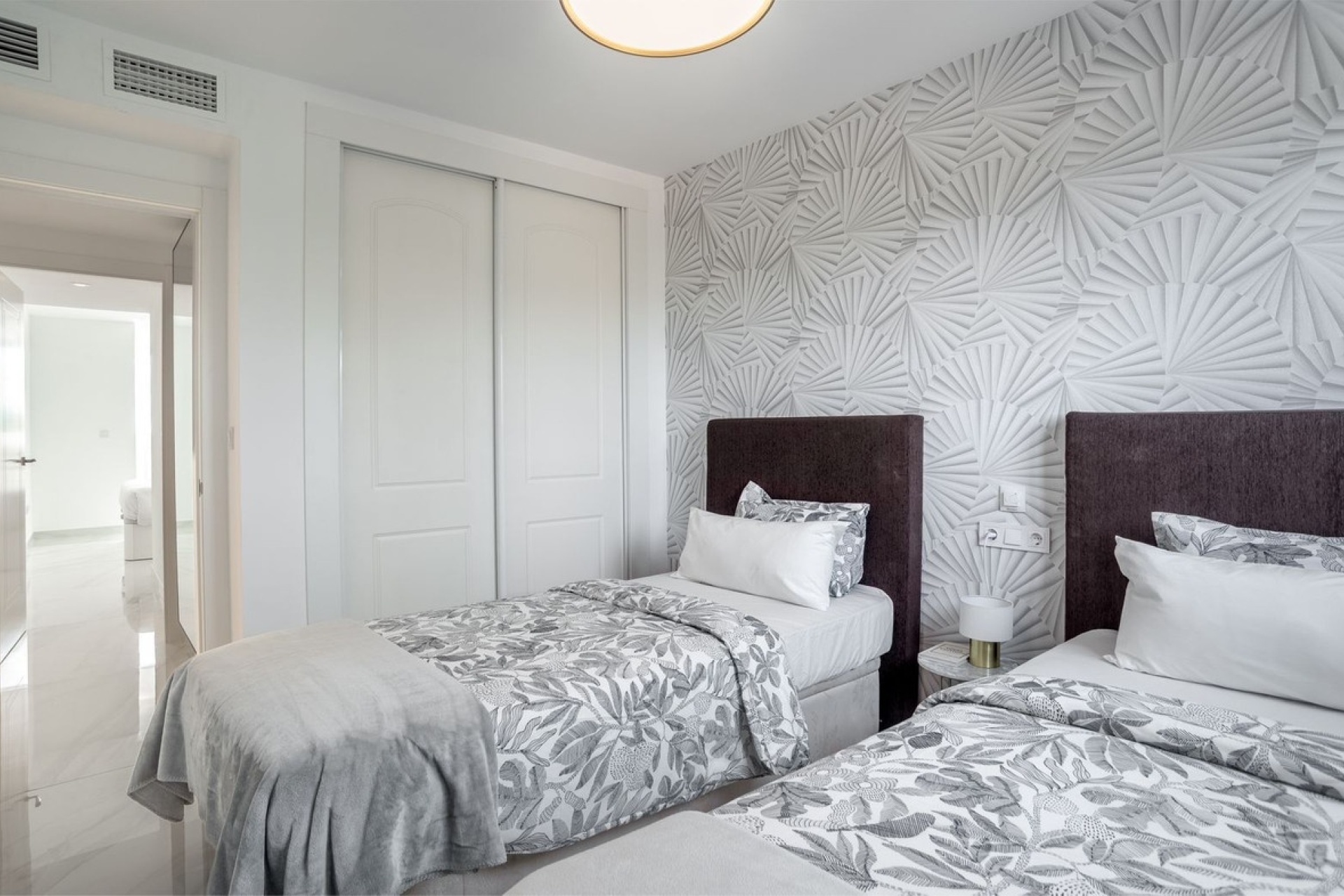 Resale - apartment - Marbella - Elviria