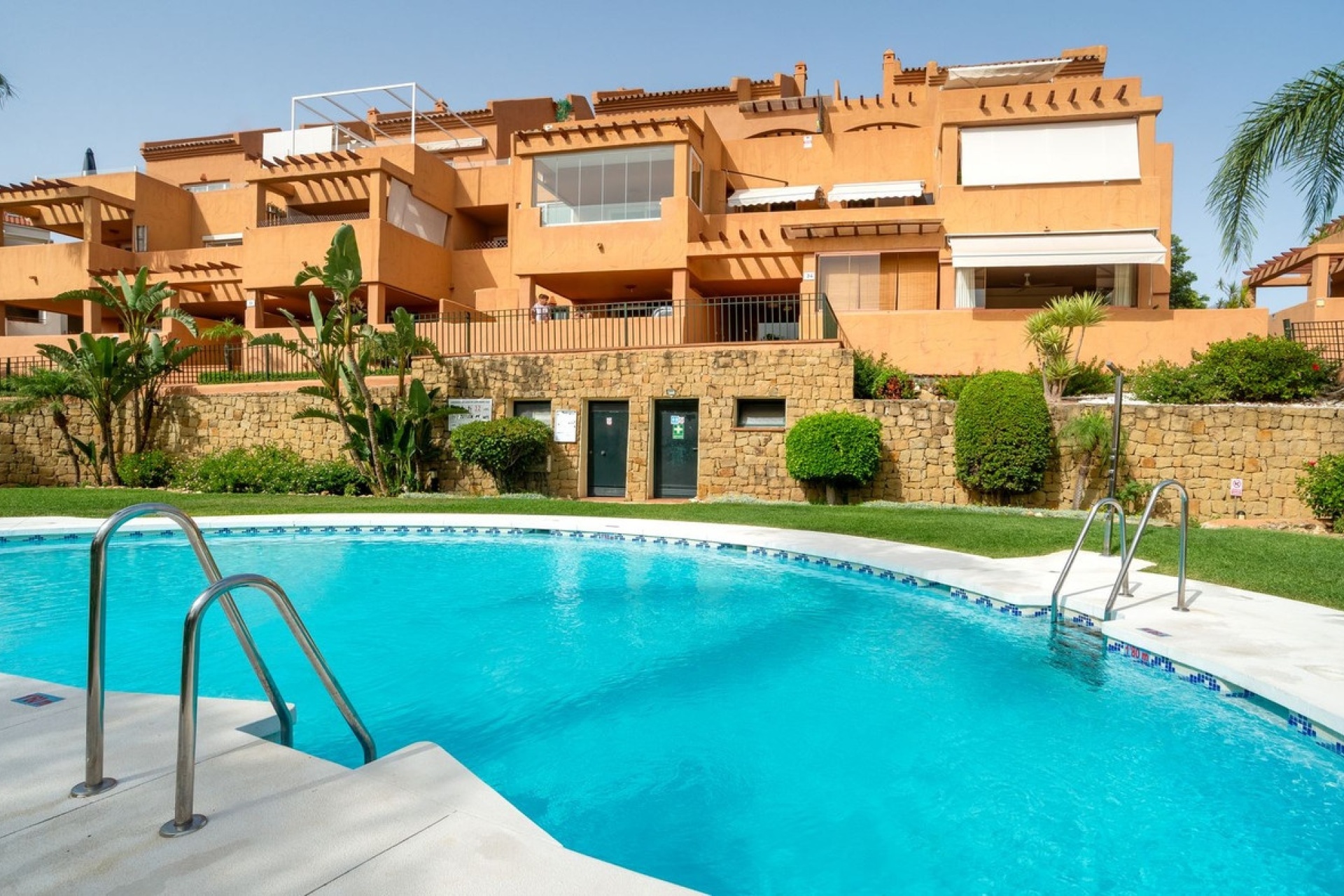 Resale - apartment - Marbella - Elviria