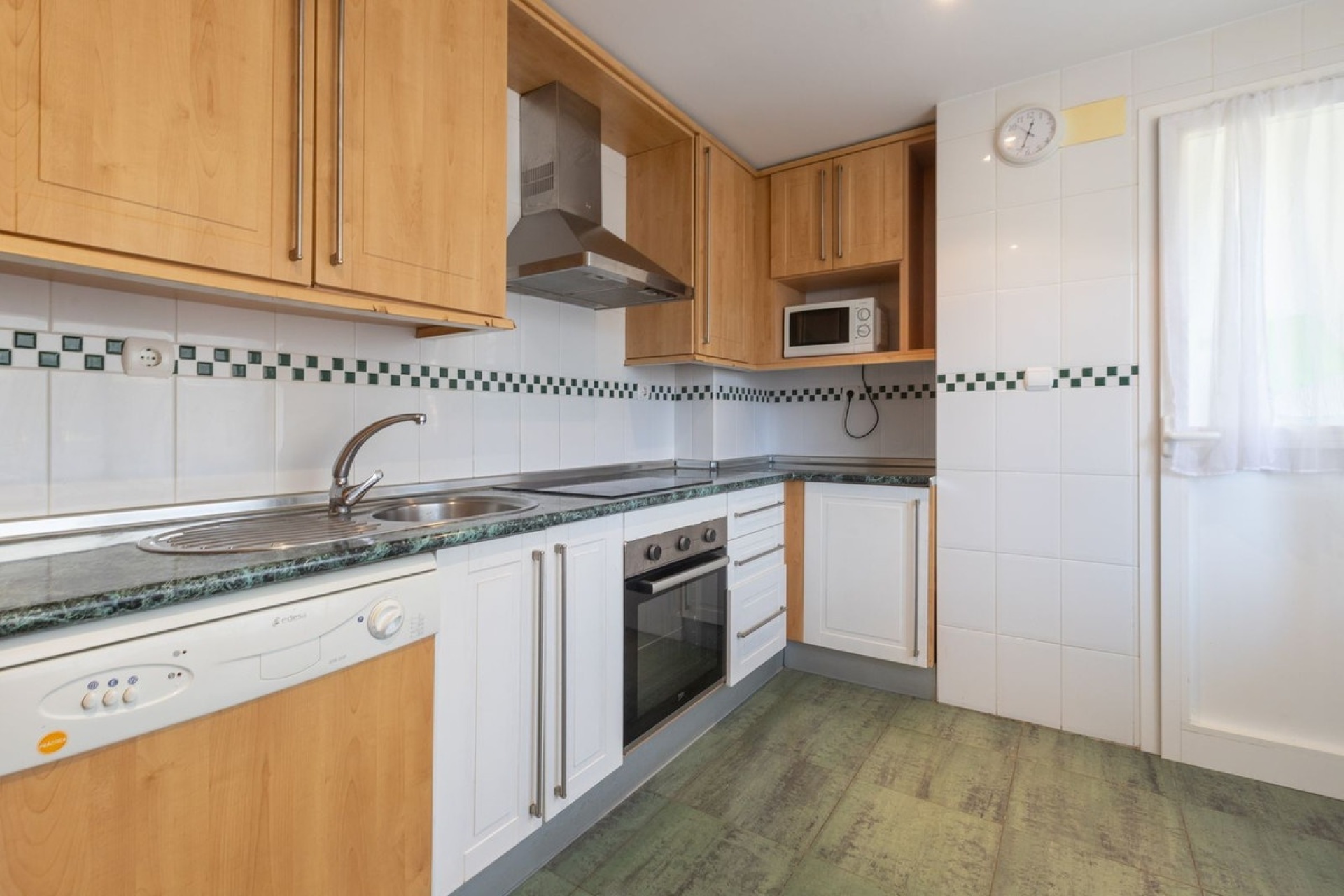 Resale - apartment - Marbella - Elviria