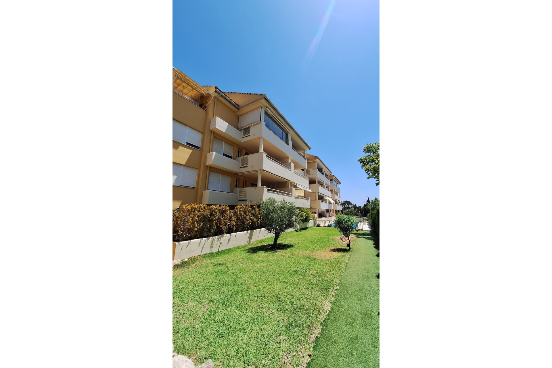 Resale - apartment - Marbella - Elviria