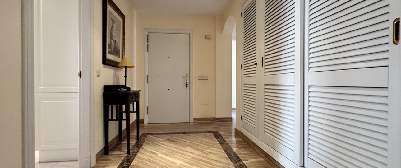 Resale - apartment - Marbella - Elviria