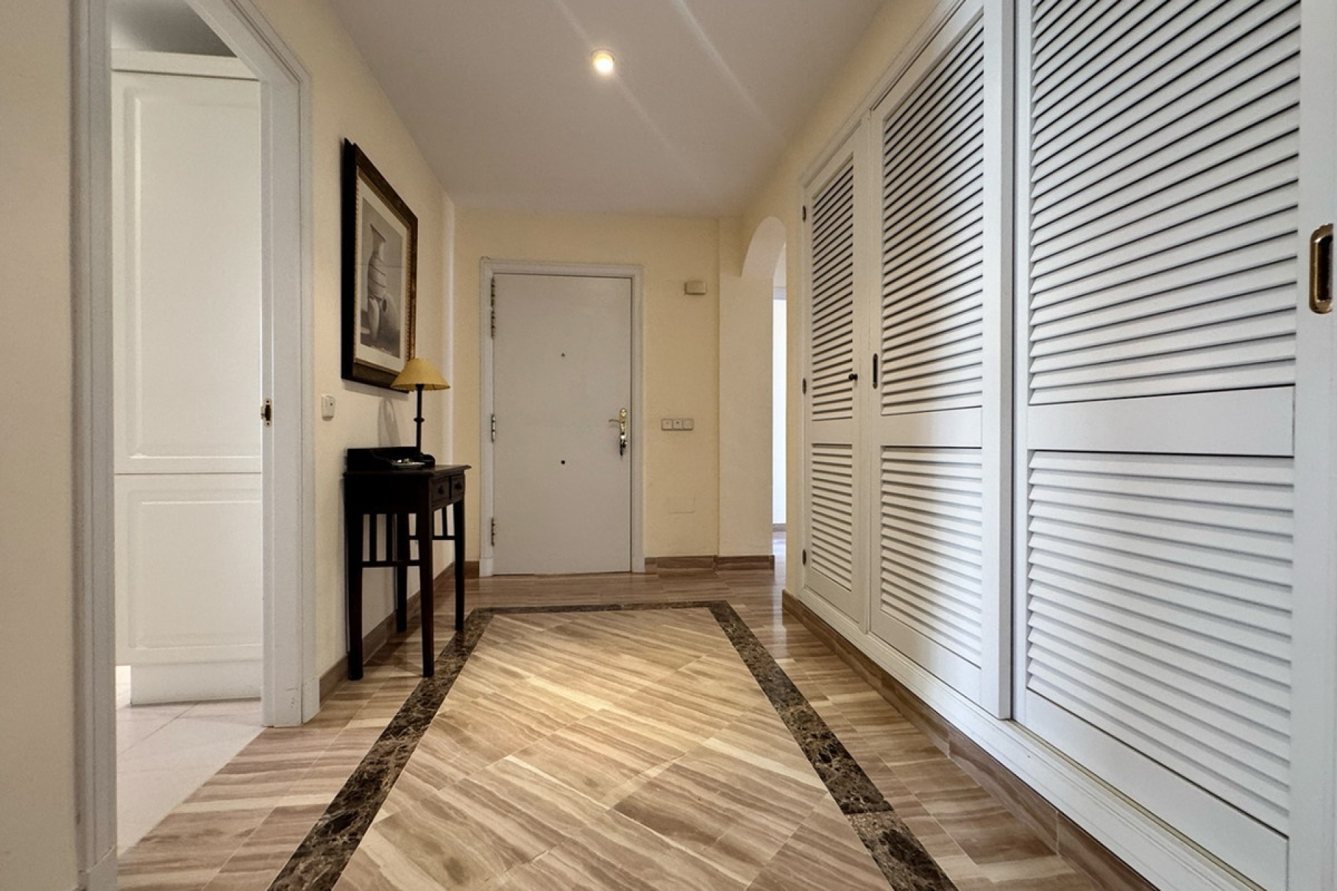 Resale - apartment - Marbella - Elviria