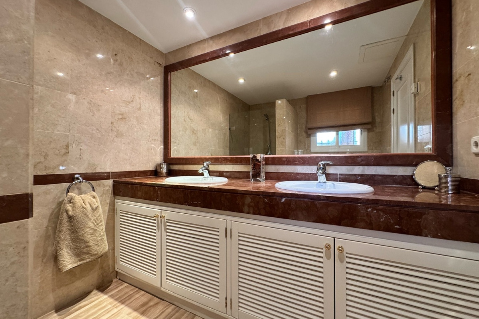 Resale - apartment - Marbella - Elviria