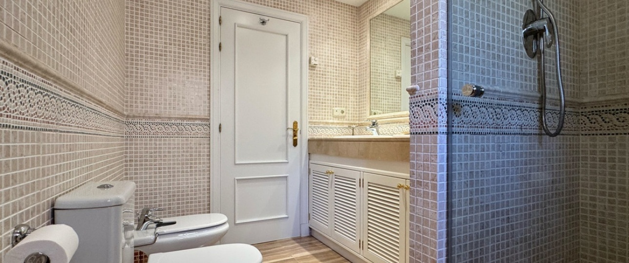 Resale - apartment - Marbella - Elviria