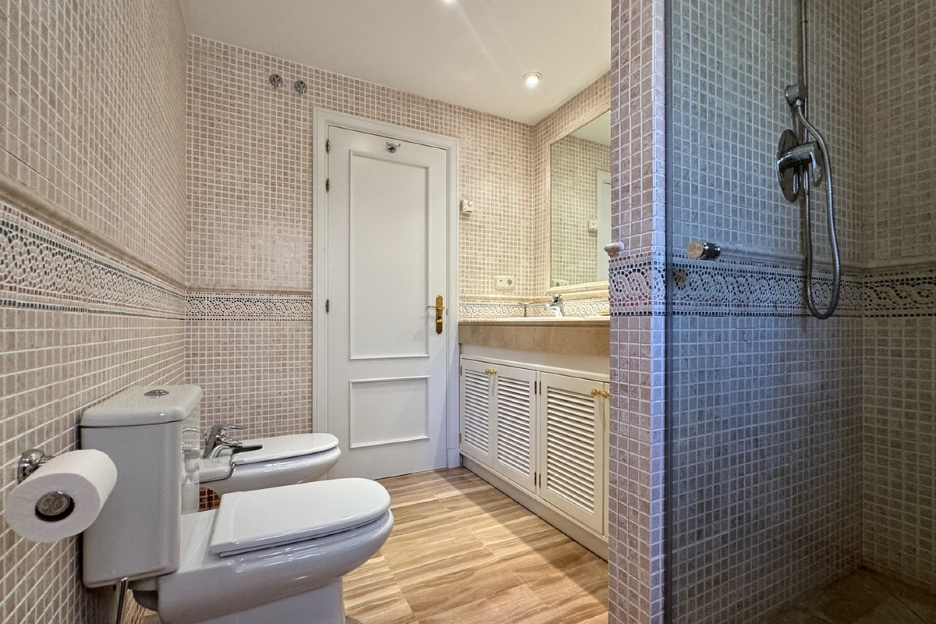 Resale - apartment - Marbella - Elviria