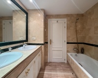 Resale - apartment - Marbella - Elviria