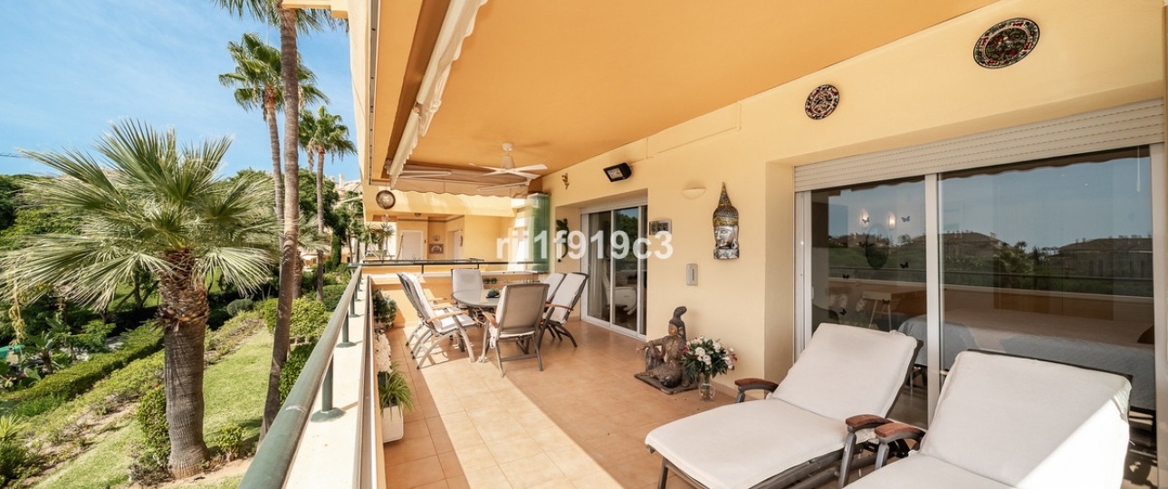 Resale - apartment - Marbella - Elviria
