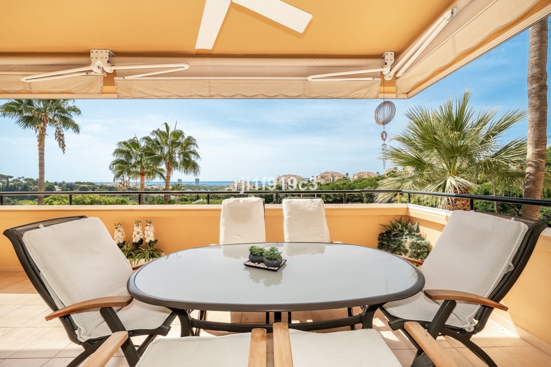 Resale - apartment - Marbella - Elviria