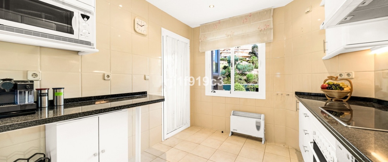 Resale - apartment - Marbella - Elviria