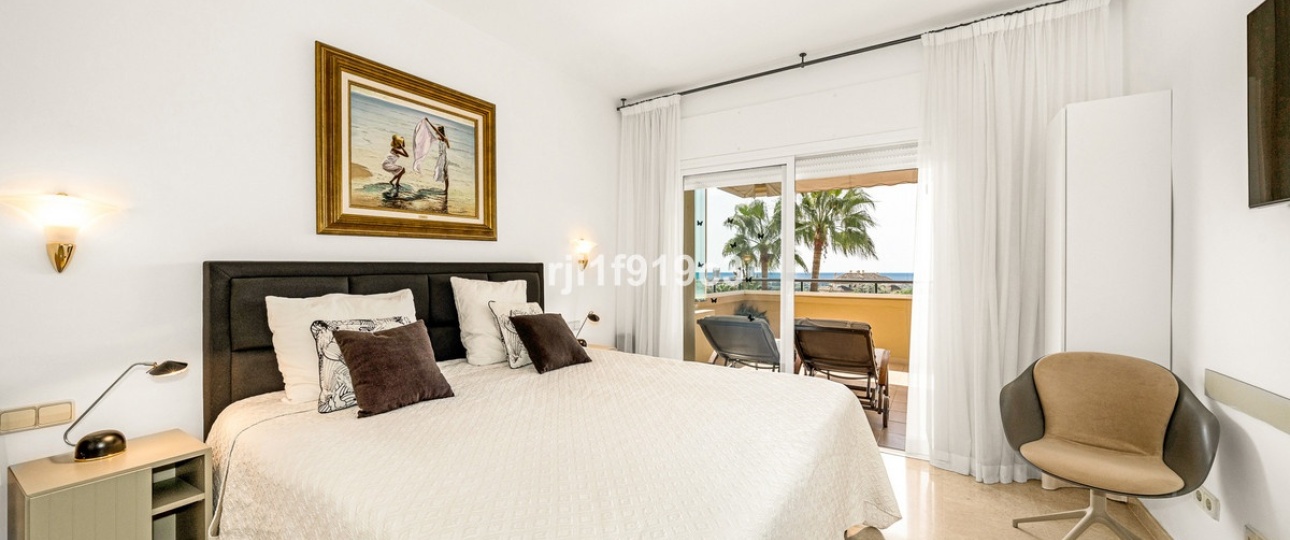 Resale - apartment - Marbella - Elviria