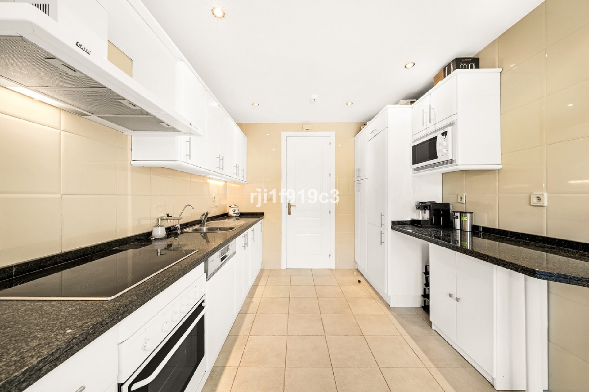 Resale - apartment - Marbella - Elviria