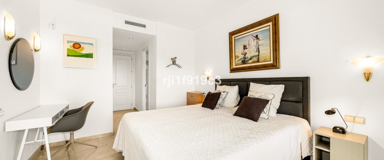 Resale - apartment - Marbella - Elviria