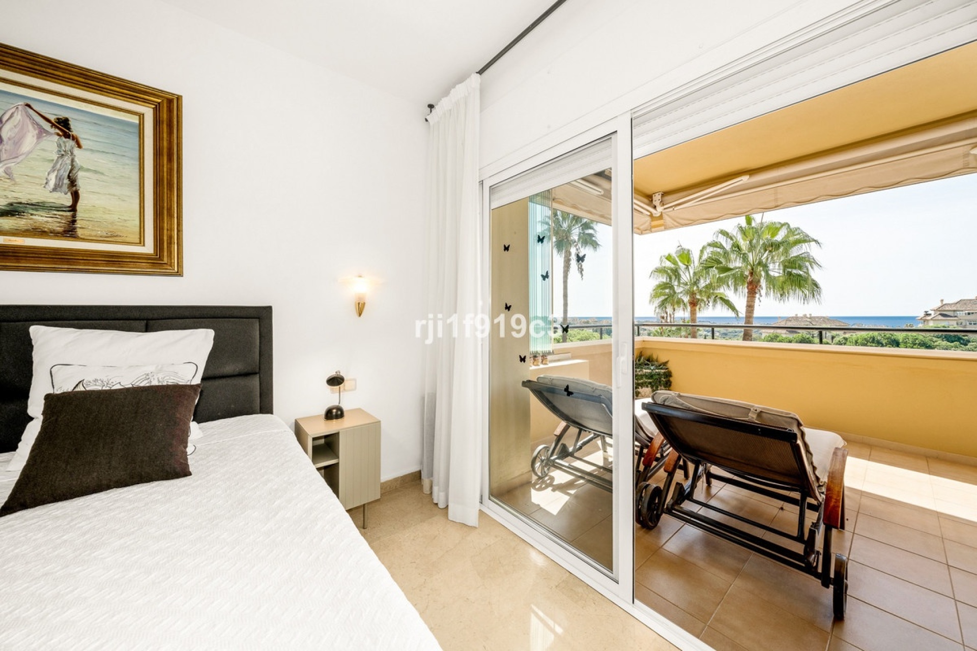 Resale - apartment - Marbella - Elviria