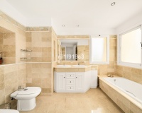 Resale - apartment - Marbella - Elviria