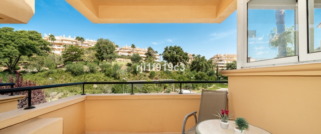 Resale - apartment - Marbella - Elviria