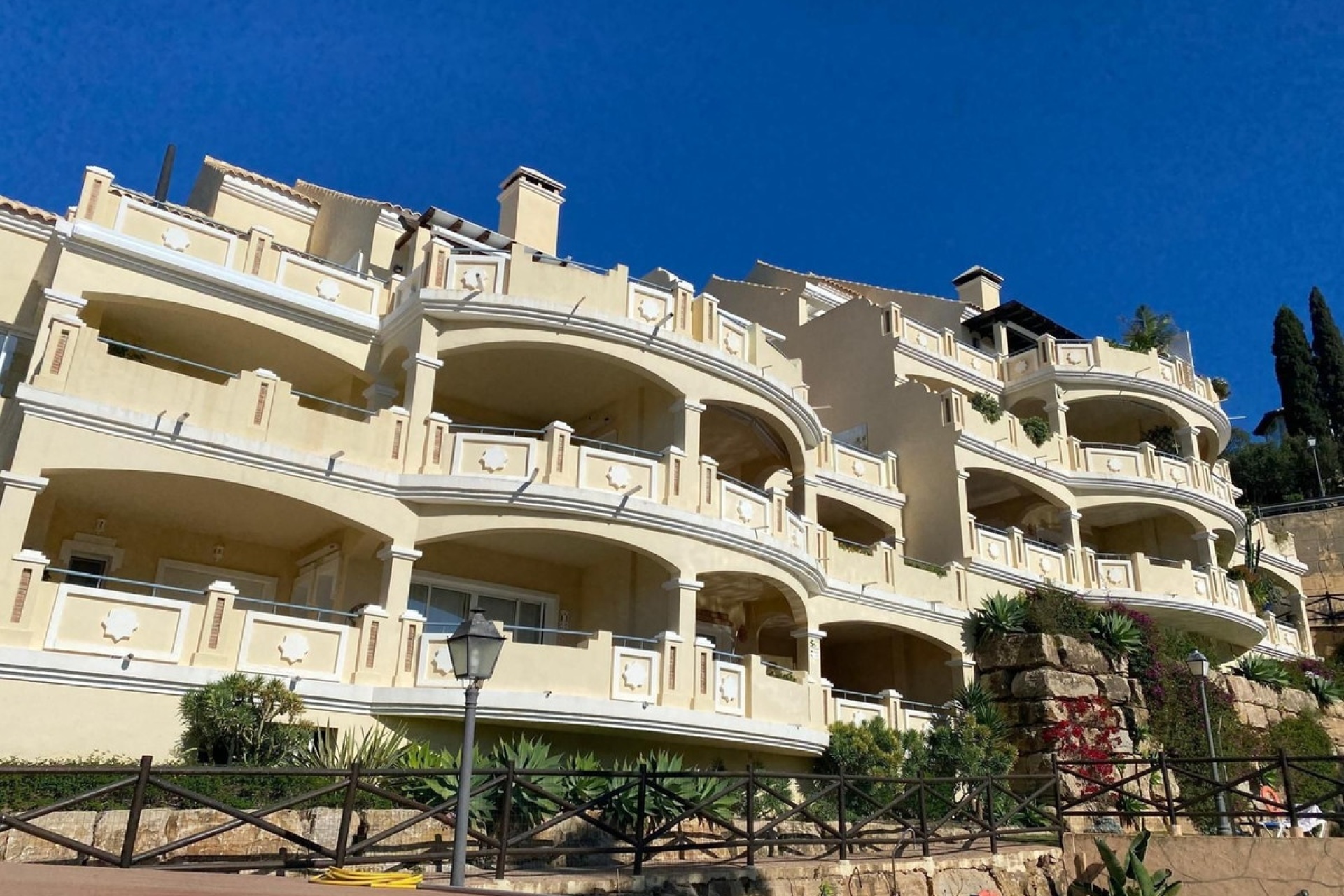 Resale - apartment - Marbella - Elviria