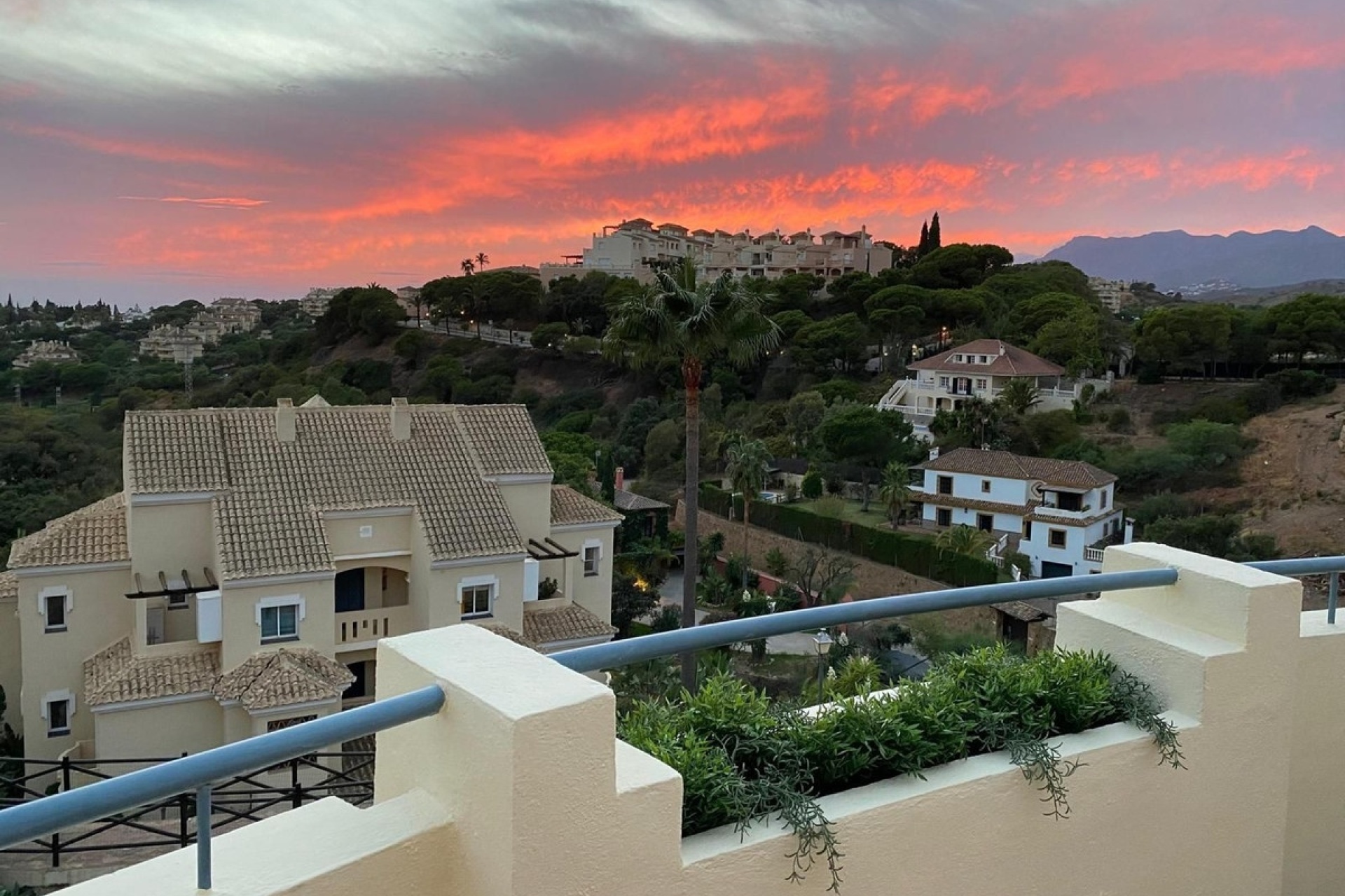 Resale - apartment - Marbella - Elviria