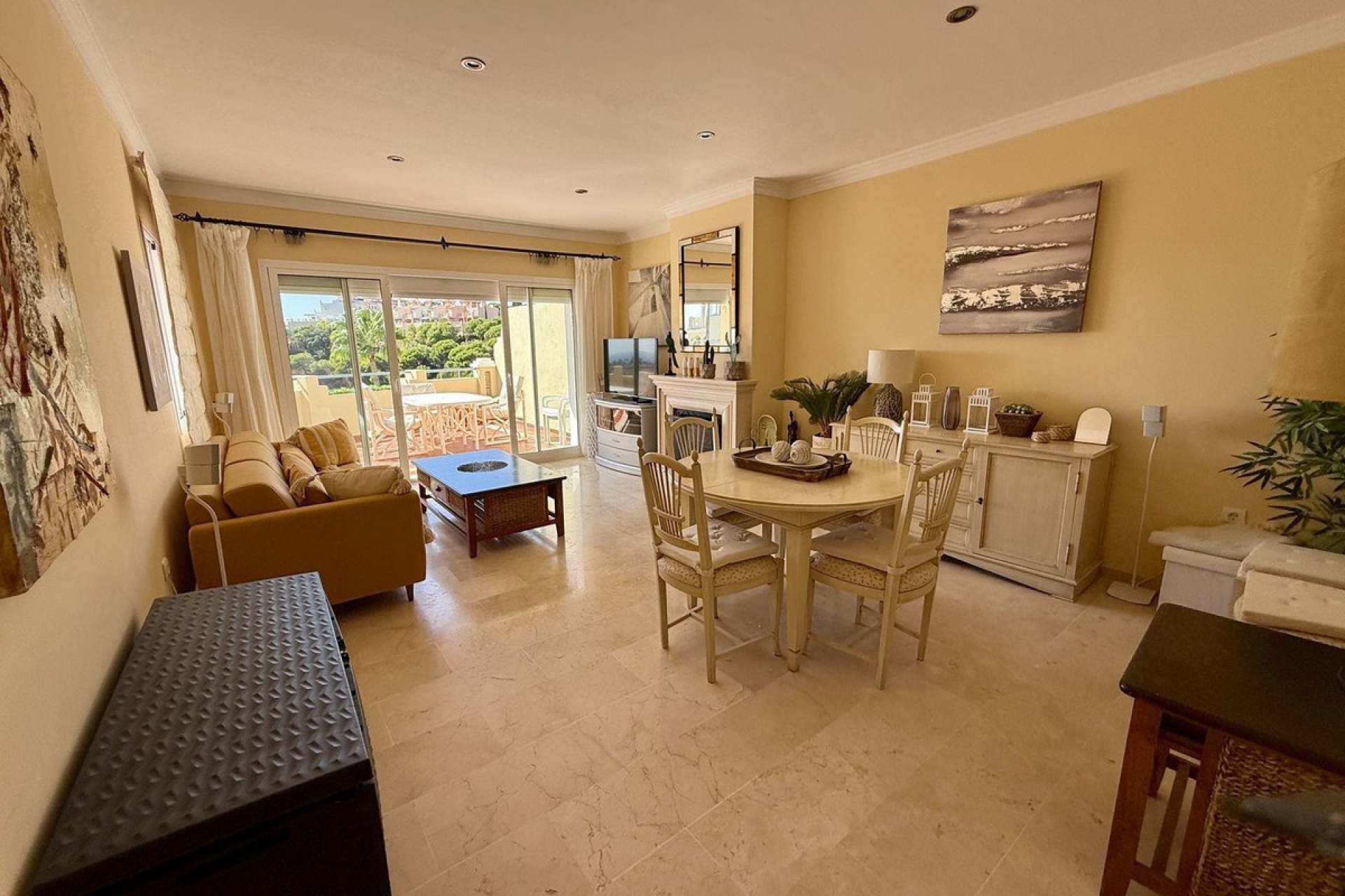 Resale - apartment - Marbella - Elviria