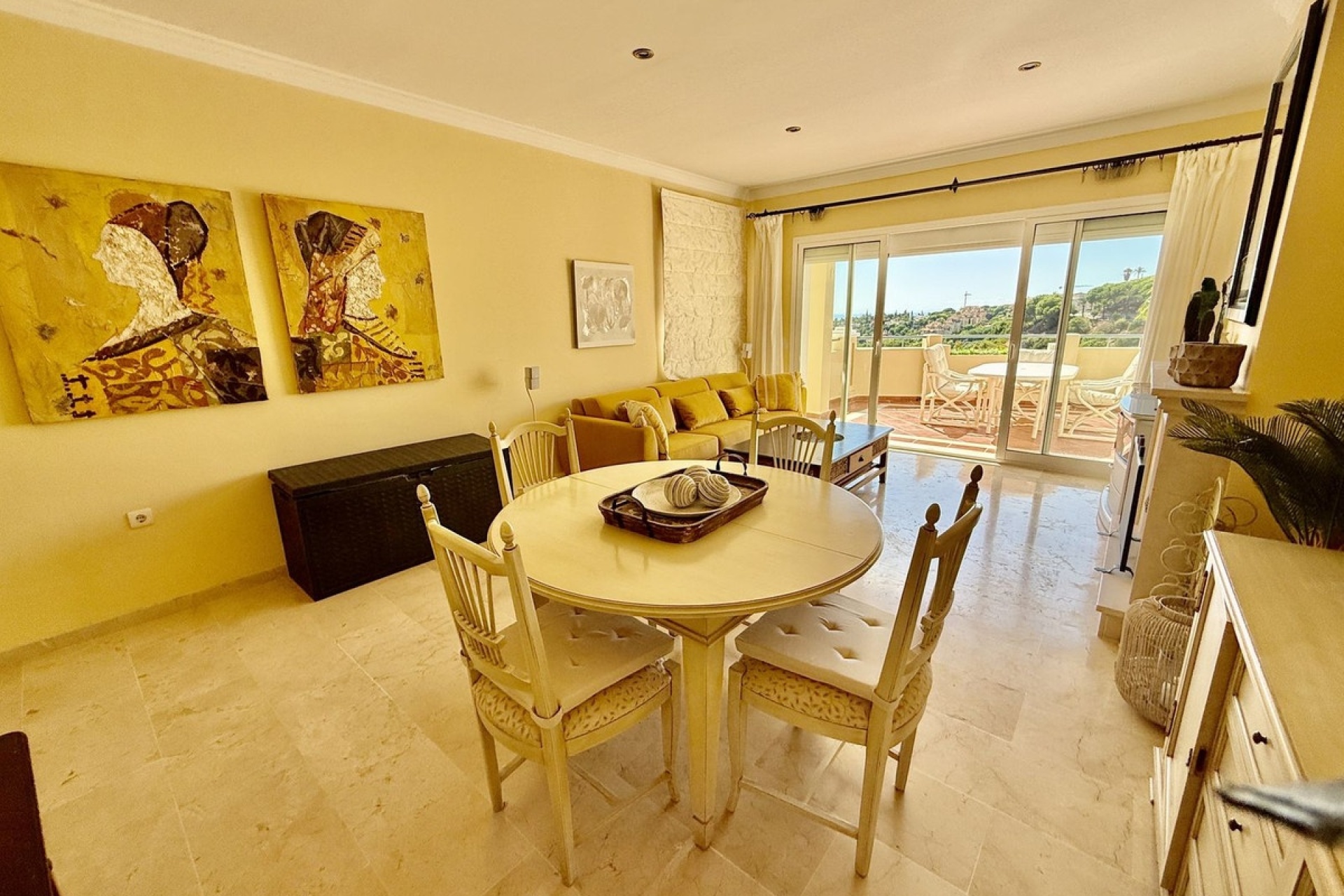 Resale - apartment - Marbella - Elviria