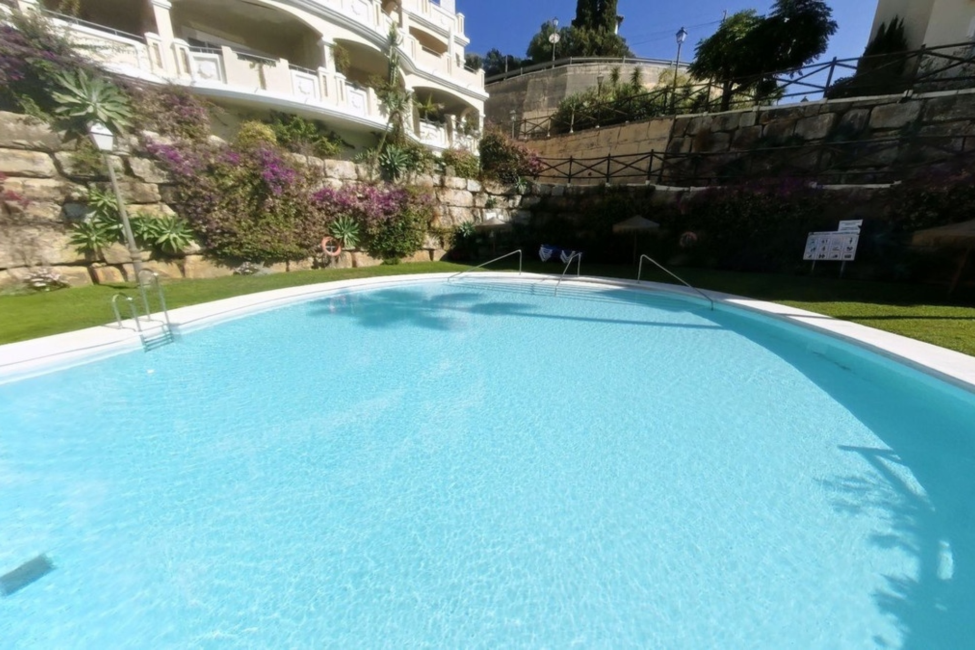 Resale - apartment - Marbella - Elviria