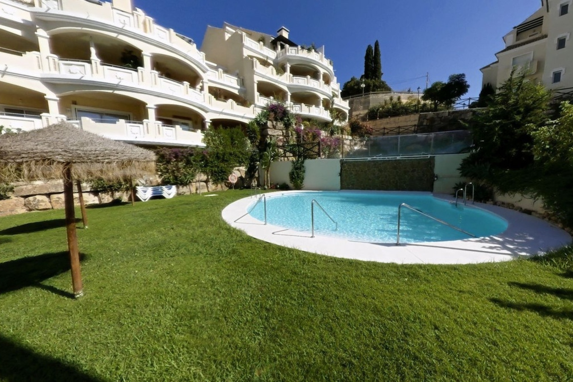 Resale - apartment - Marbella - Elviria