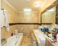 Resale - apartment - Marbella - Elviria