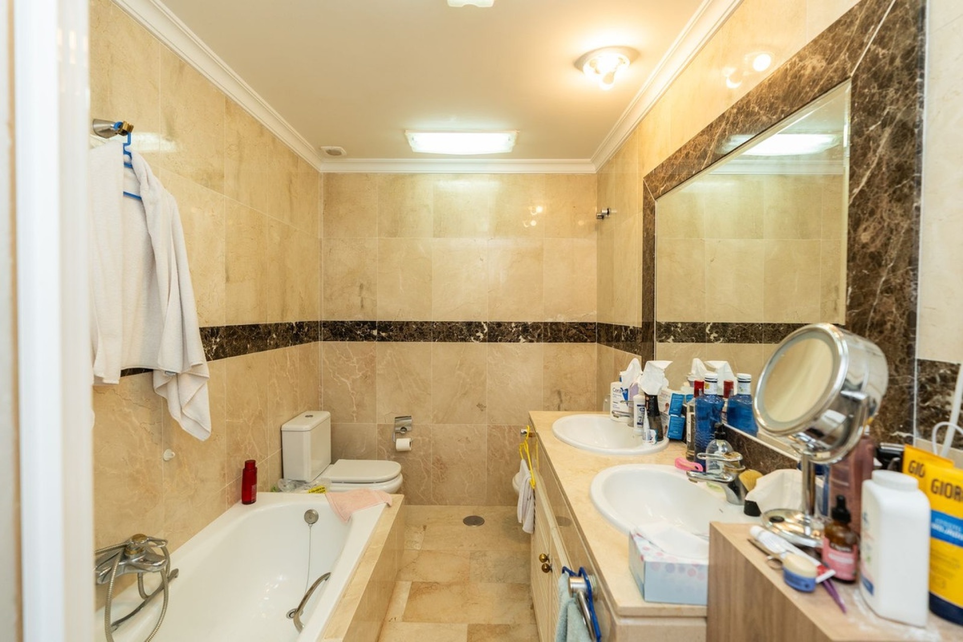Resale - apartment - Marbella - Elviria