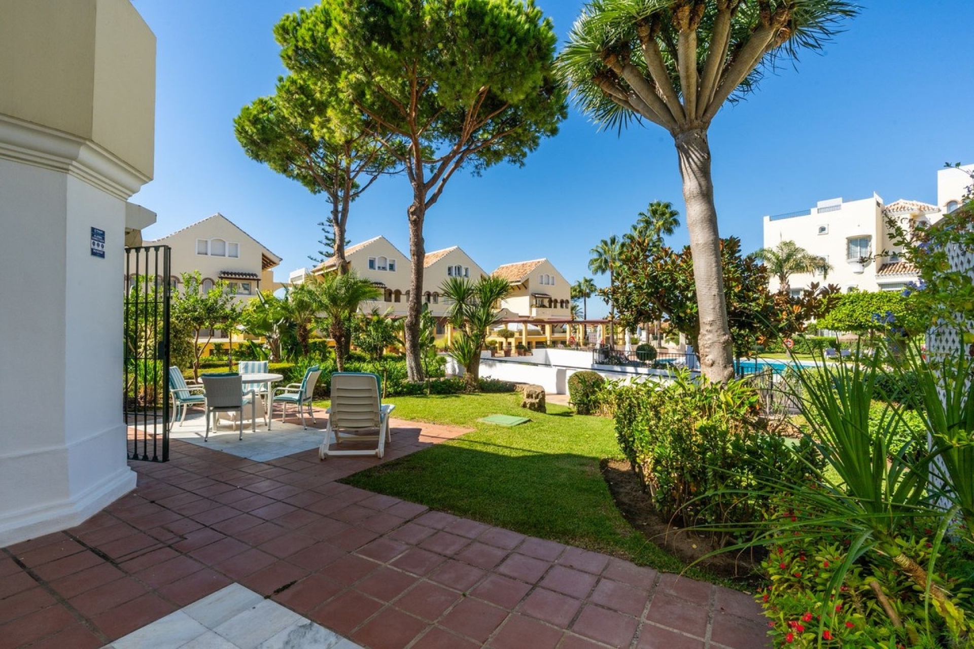 Resale - apartment - Marbella - Elviria
