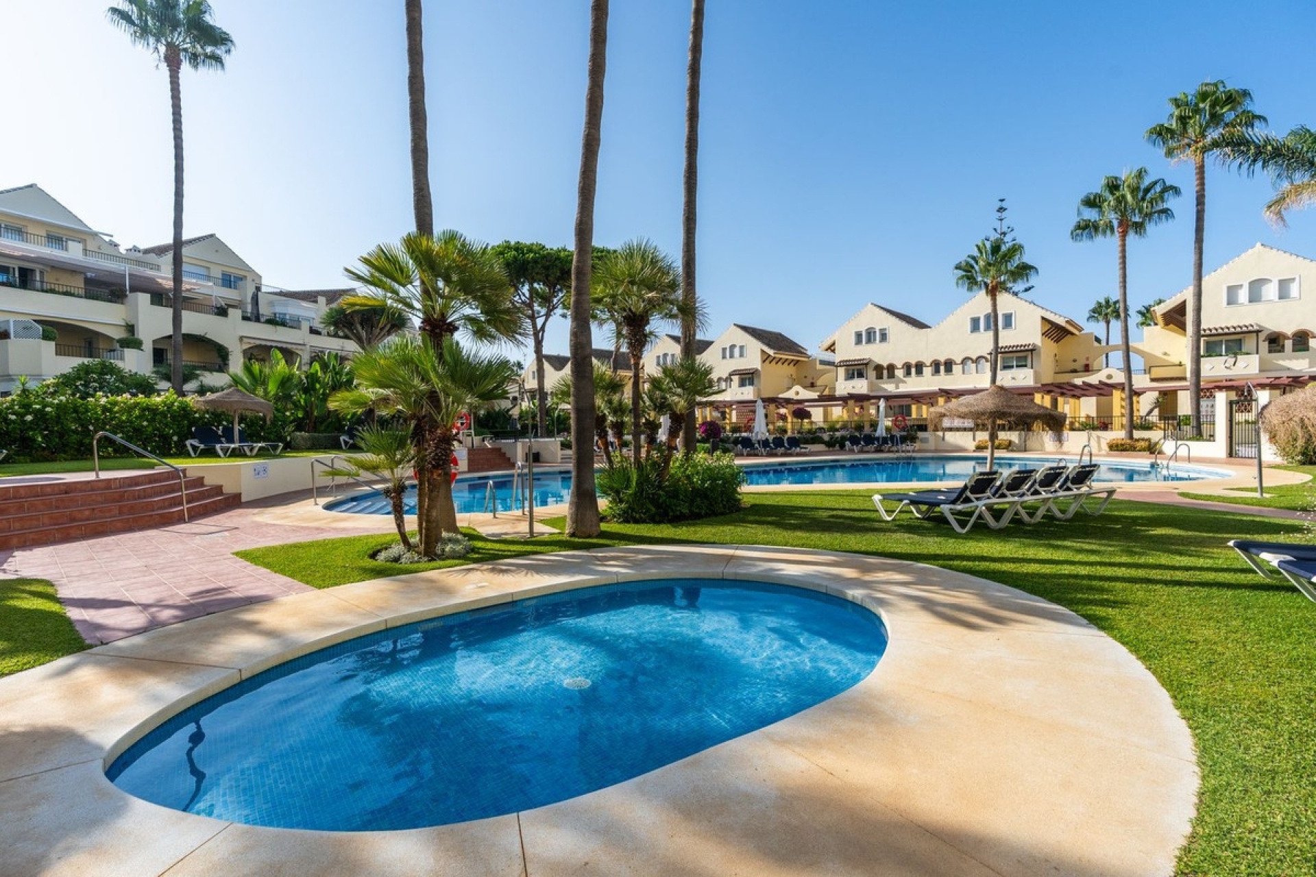 Resale - apartment - Marbella - Elviria