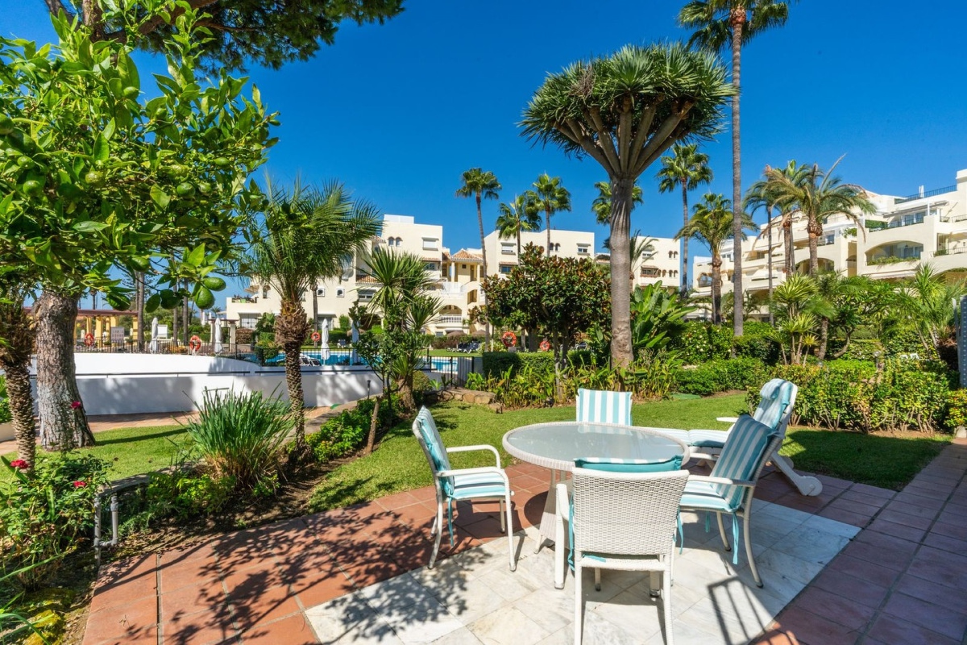 Resale - apartment - Marbella - Elviria