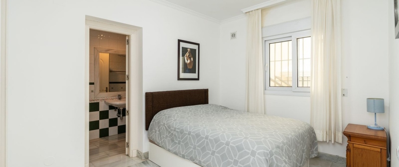 Resale - apartment - Marbella - Elviria