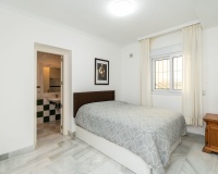 Resale - apartment - Marbella - Elviria