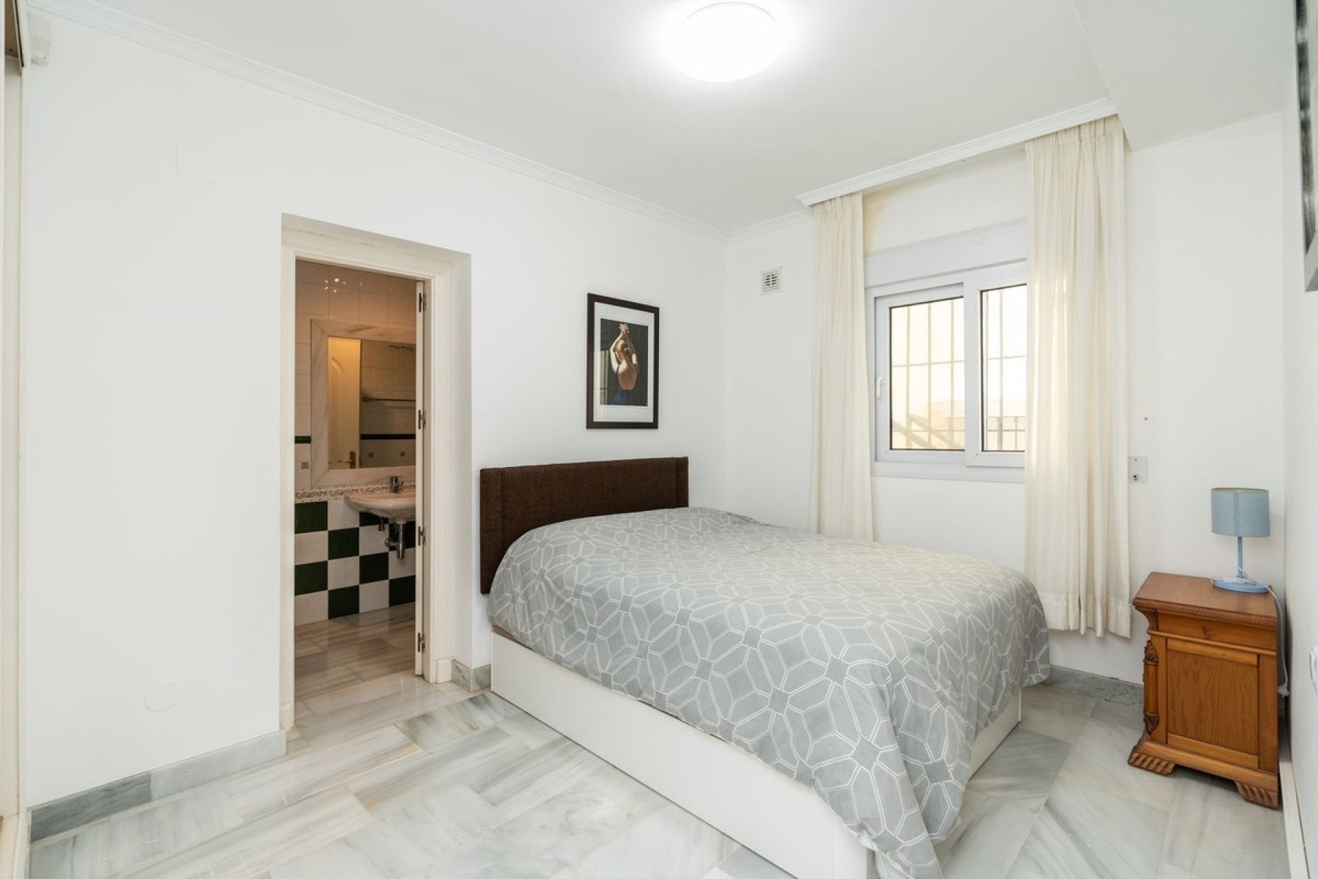 Resale - apartment - Marbella - Elviria