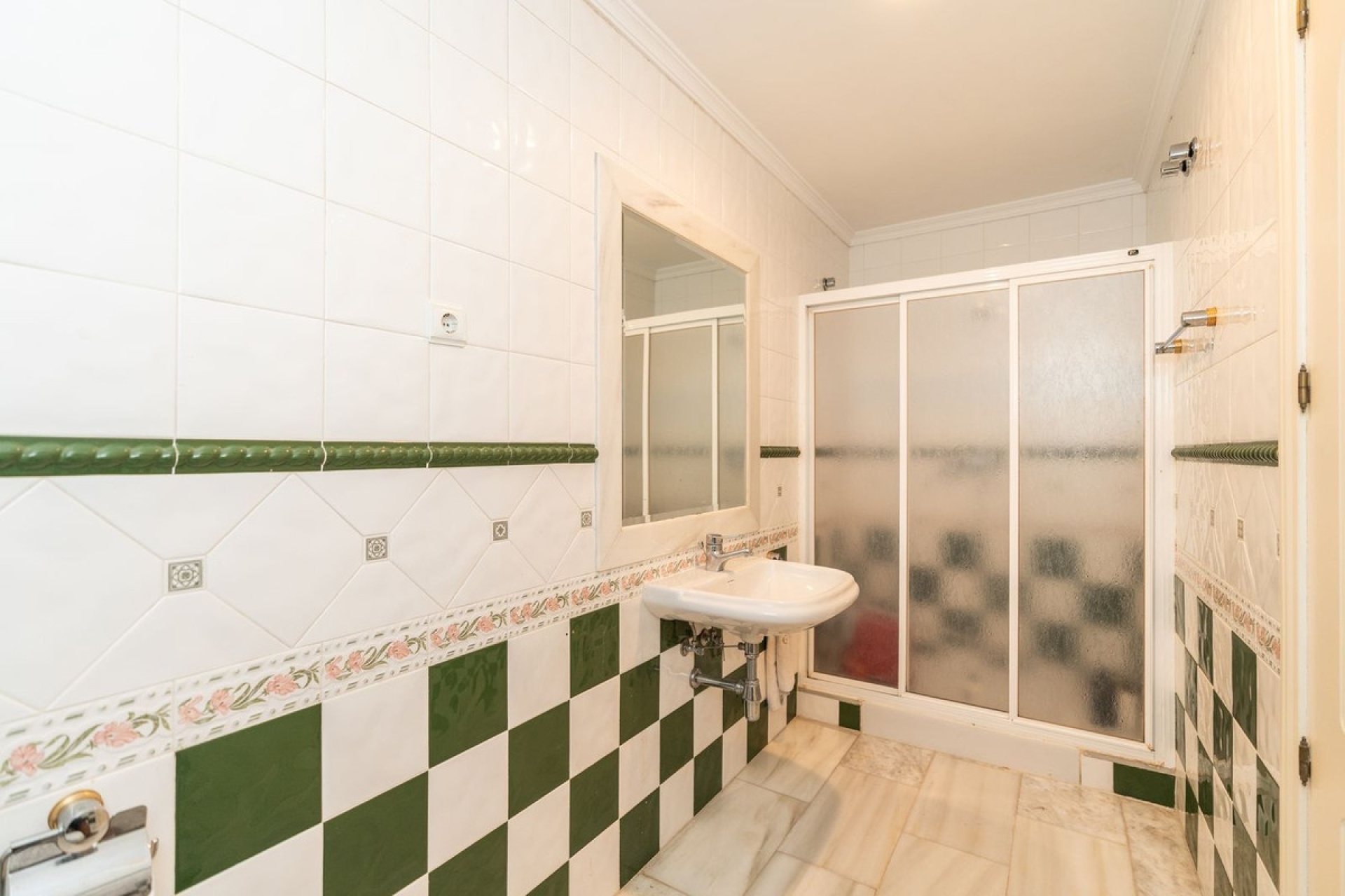 Resale - apartment - Marbella - Elviria