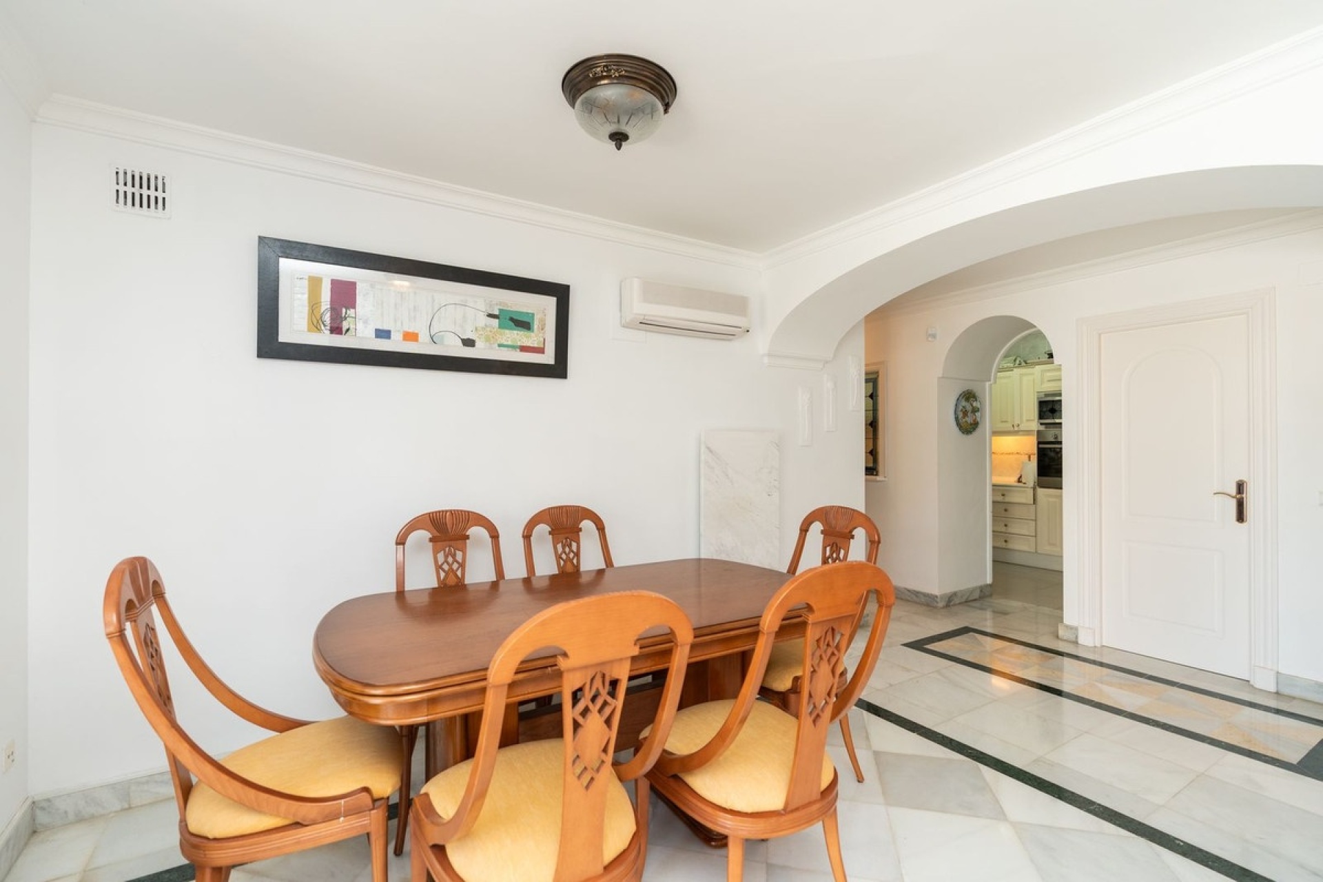 Resale - apartment - Marbella - Elviria