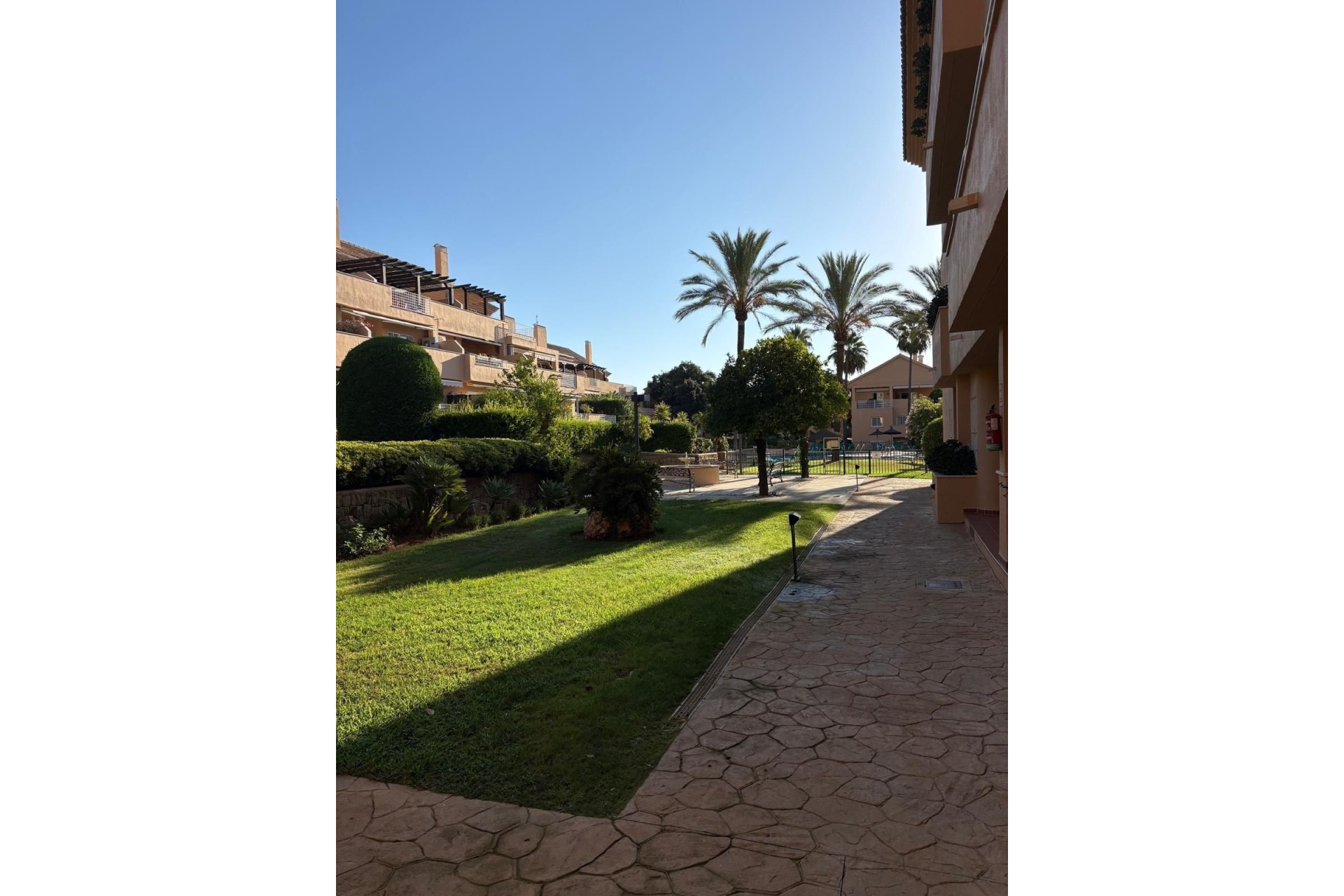 Resale - apartment - Marbella - Elviria