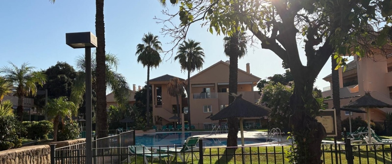 Resale - apartment - Marbella - Elviria