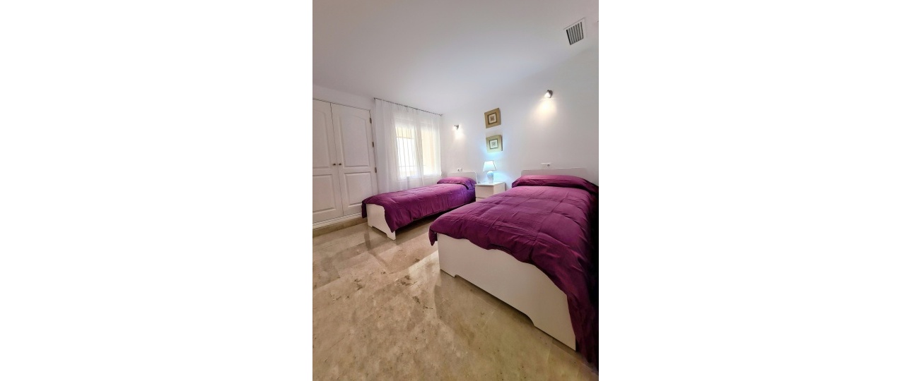 Resale - apartment - Marbella - Elviria